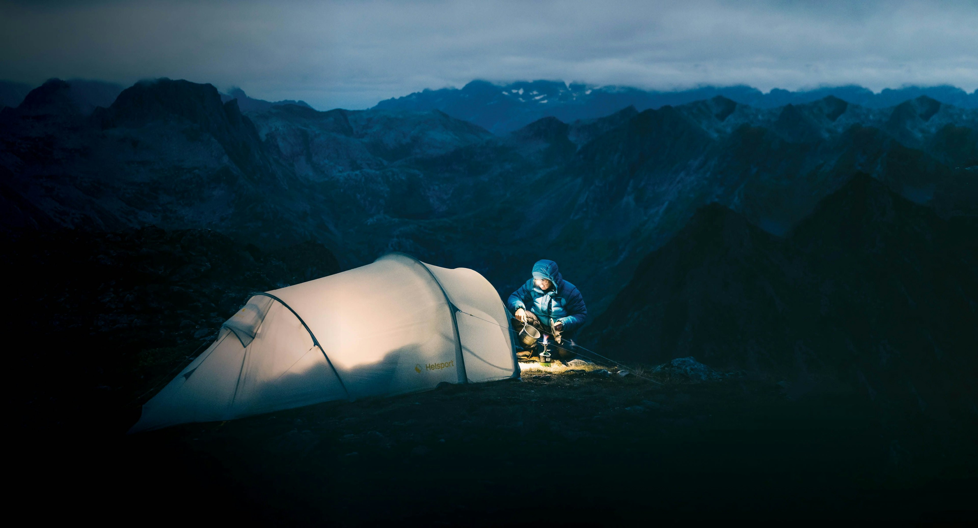 Adventure Lofoten tent in Lofoten mountains