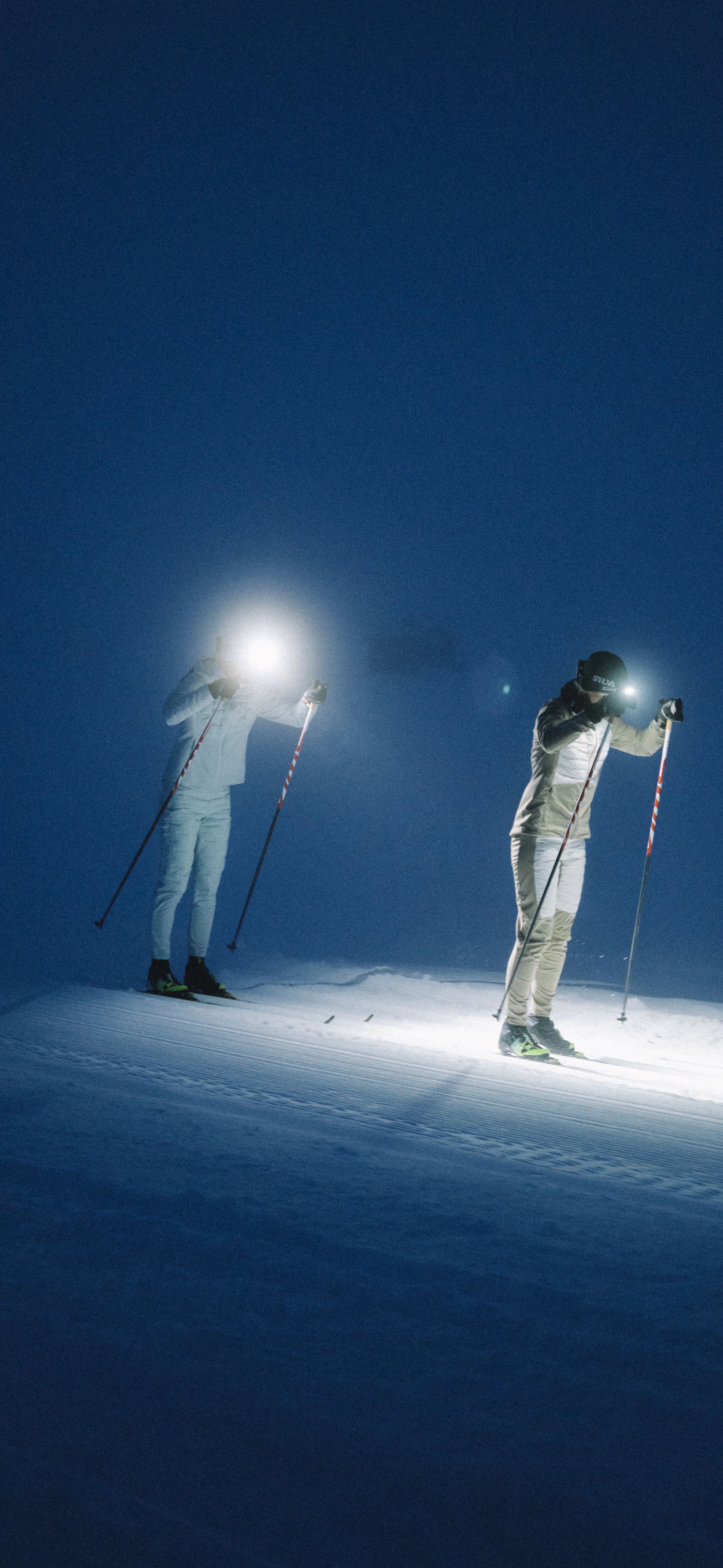 To personer på ski