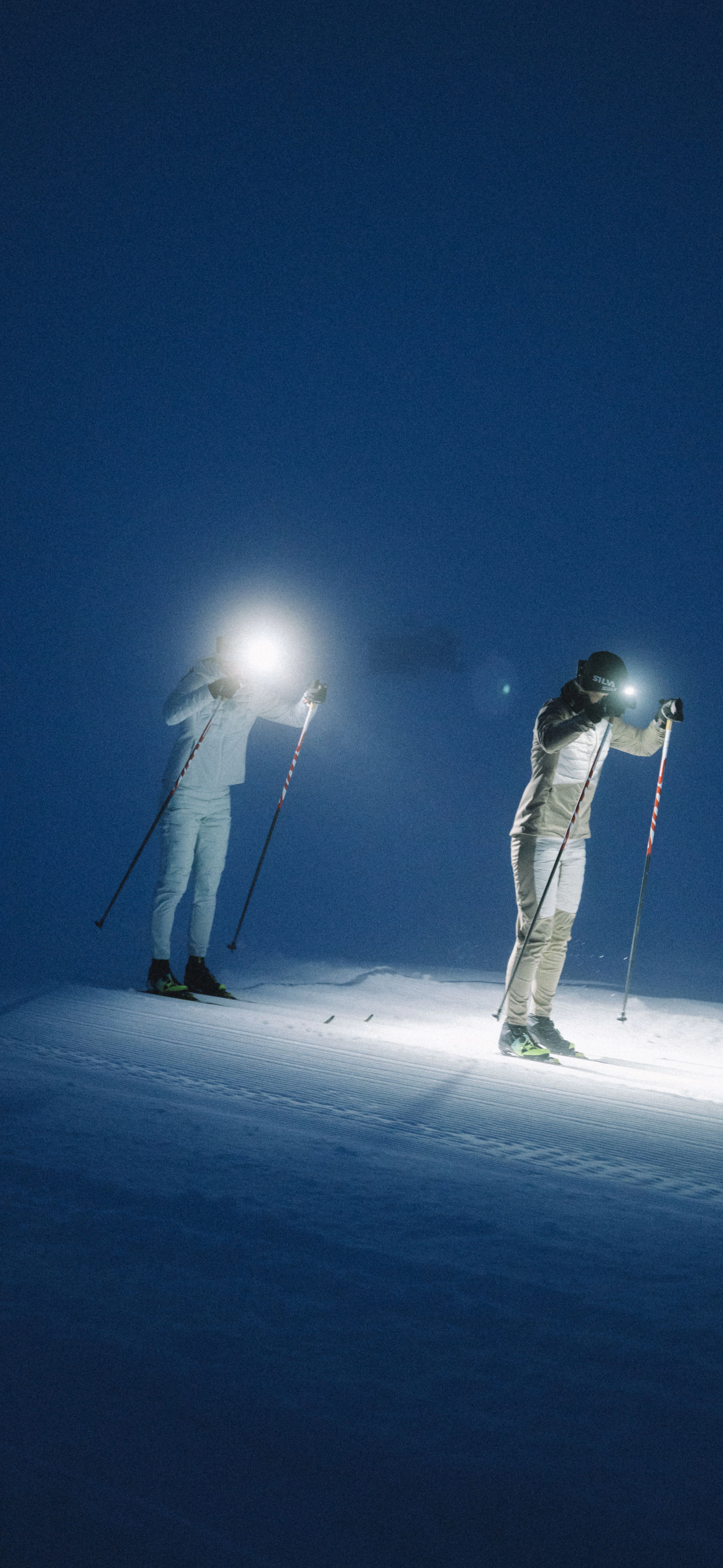 To personer på ski