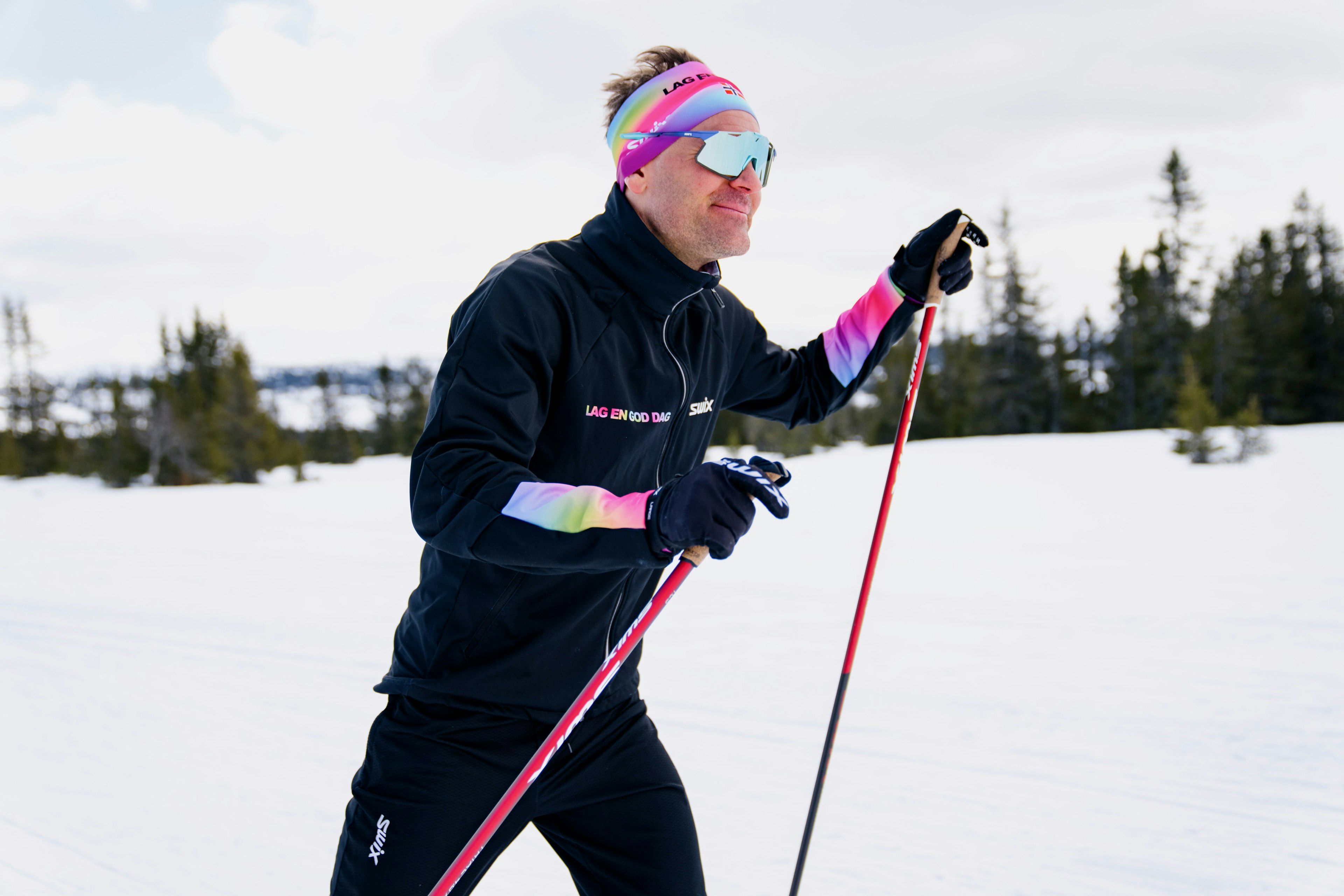 Øystein Pettersen går på ski