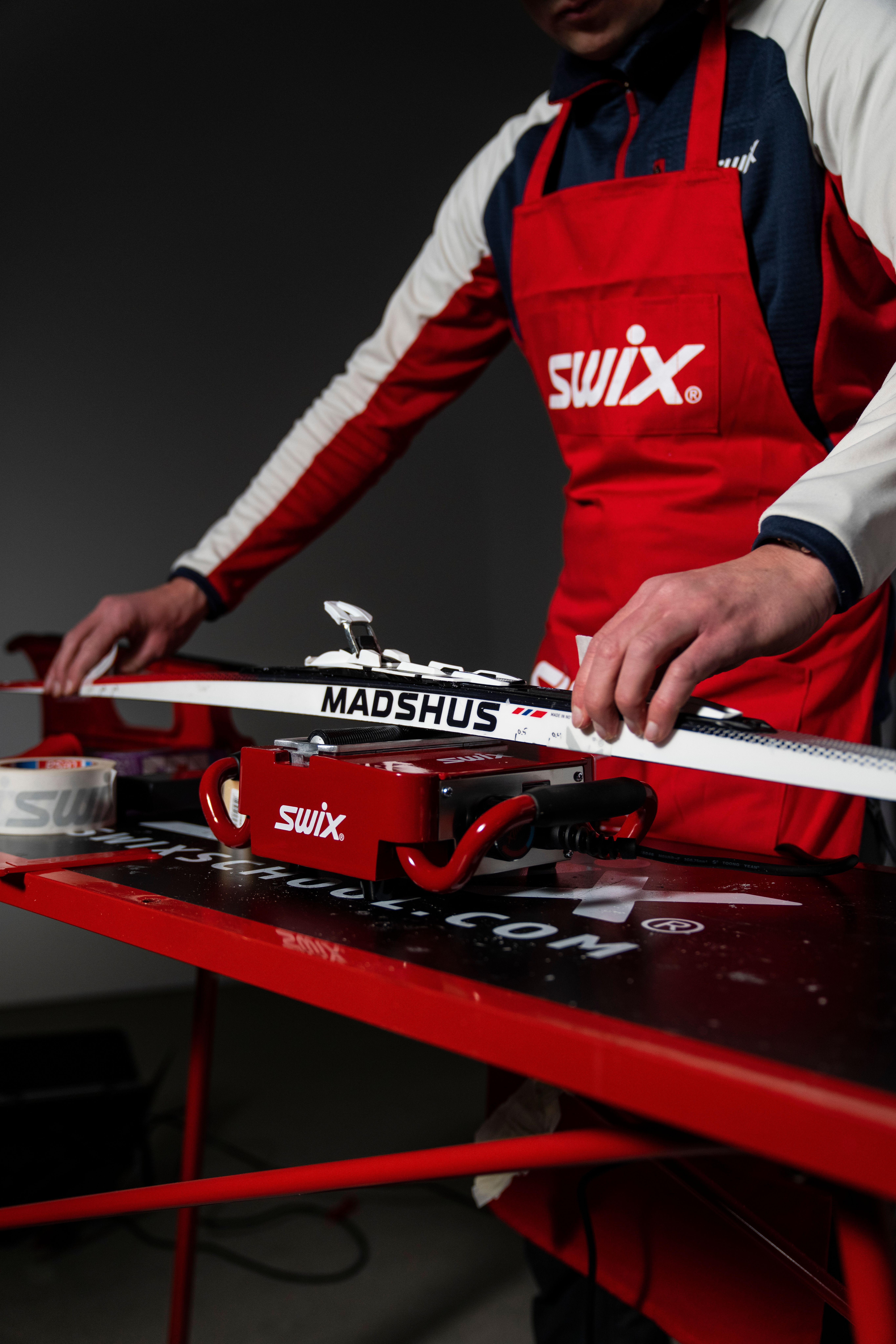 Chapter 17: Klister application guide | Swix